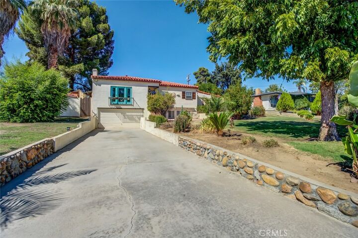 Property Photo: 2928 Elmwood Ave CA 93305