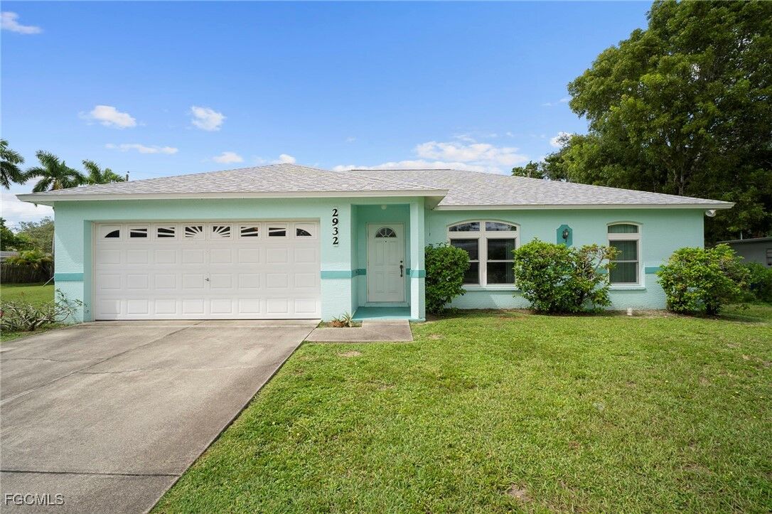 Property Photo:  2932 Holly Road  FL 33901 