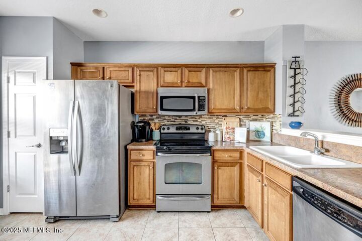 Property Photo:  8120 Summer Gate Court  FL 32256 