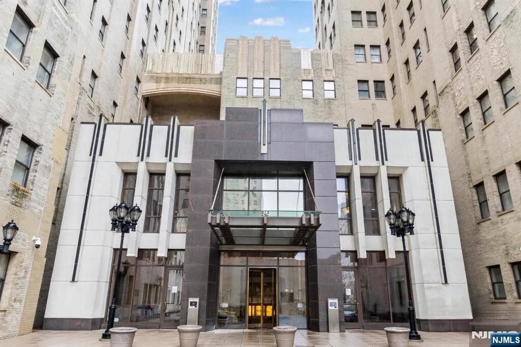 Property Photo: 4 Beacon Way 302 NJ 07304