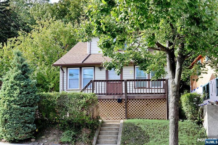 Property Photo:  51 Mountainside Terrace  NJ 07013 