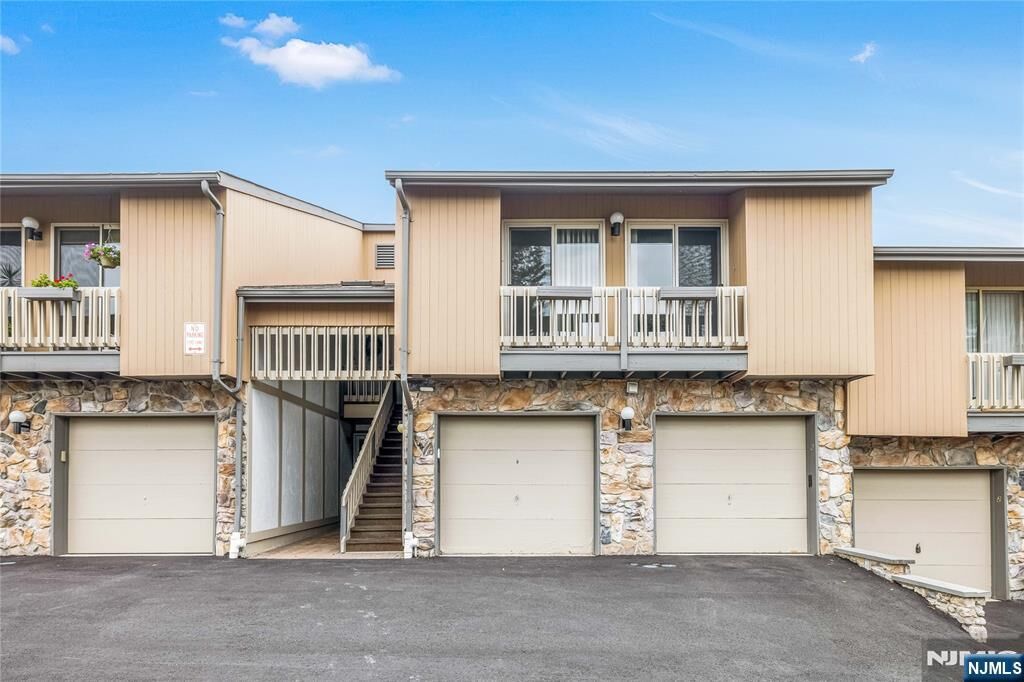 Property Photo: 8 Larkin Circle NJ 07052