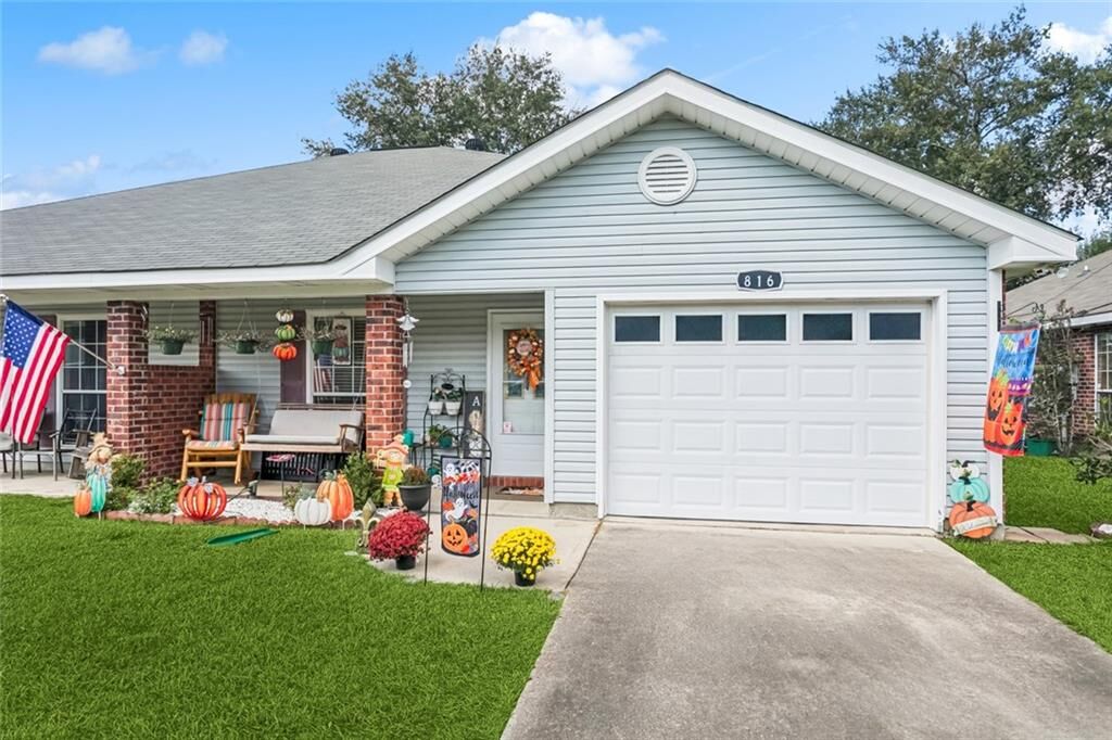 Property Photo:  816 Eden Oaks Drive  LA 70454 