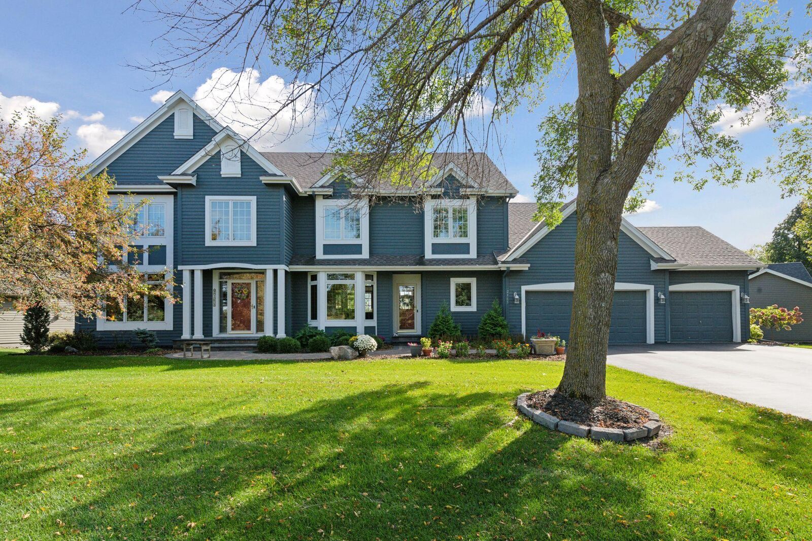 Property Photo: 2165 Longacres Drive MN 55317