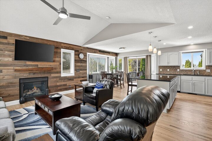 12987 Oakwood Drive  Rogers MN 55374 photo