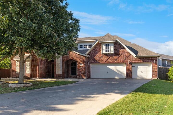 Property Photo: 1220 Clairemont Lane TX 76028