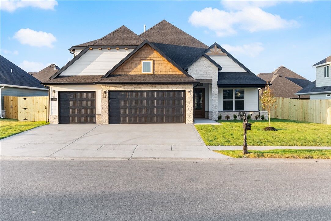 Property Photo: 1240 Red Maple Street AR 72719