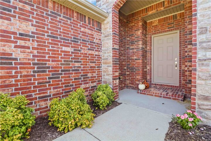 Property Photo: 3222 N Raven Lane AR 72704