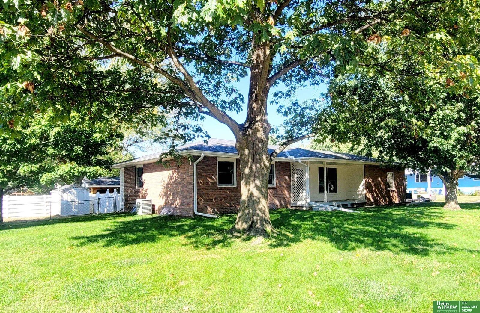 Property Photo: 120 S Florida Avenue NE 68467
