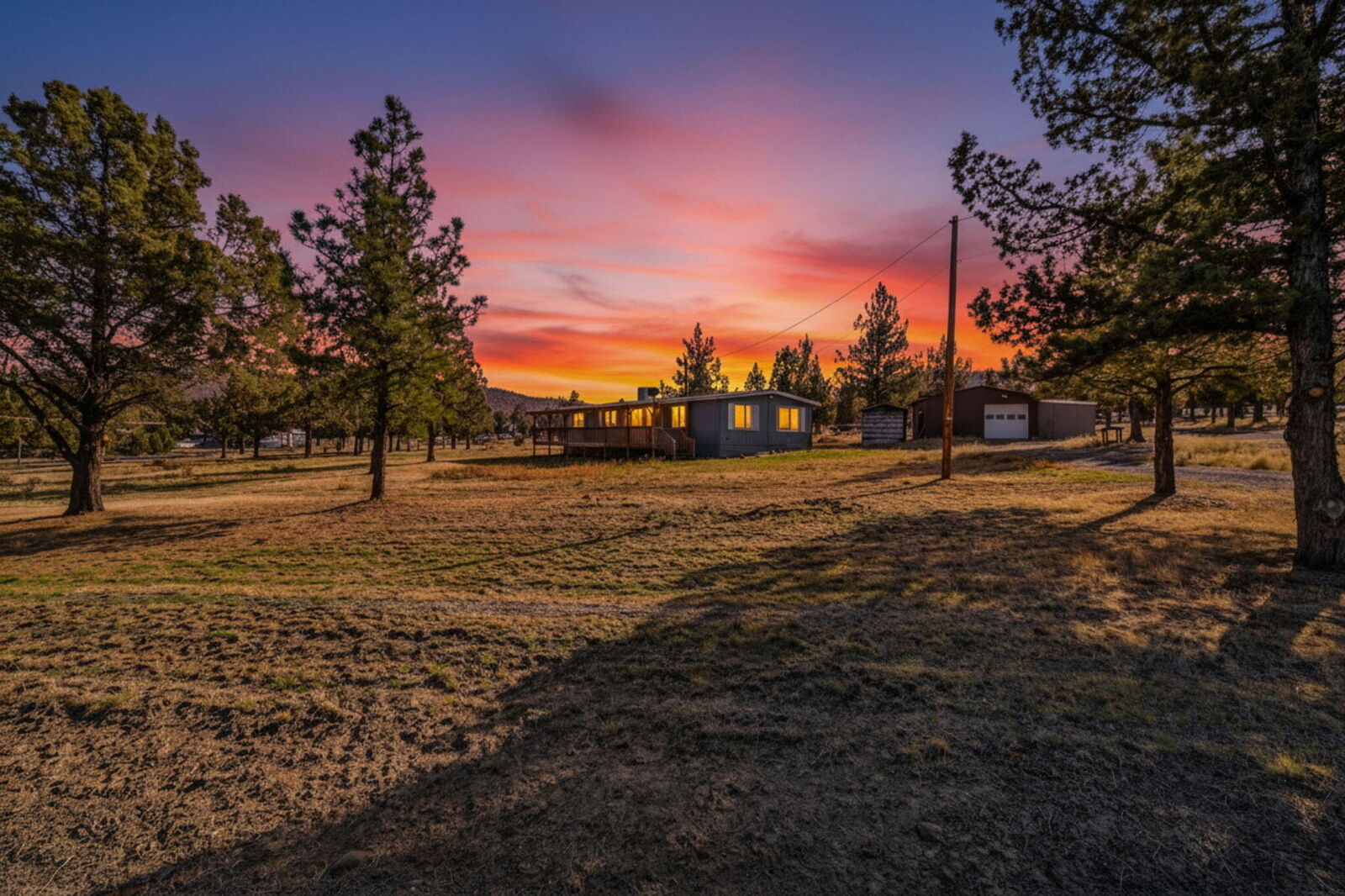 Property Photo:  1384 SE Akins Drive  OR 97754 