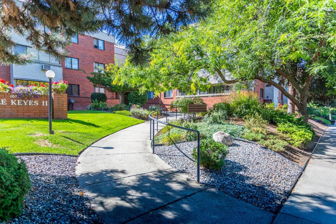 Property Photo: 1075 Bernard Avenue 110 BC V1Y 6P7