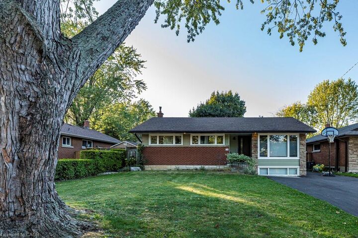 Property Photo:  104 West 33rd Street  ON L9C 5J1