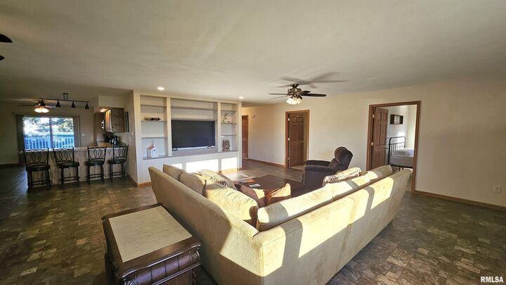 Property Photo: 1205 S Main Street IL 61542