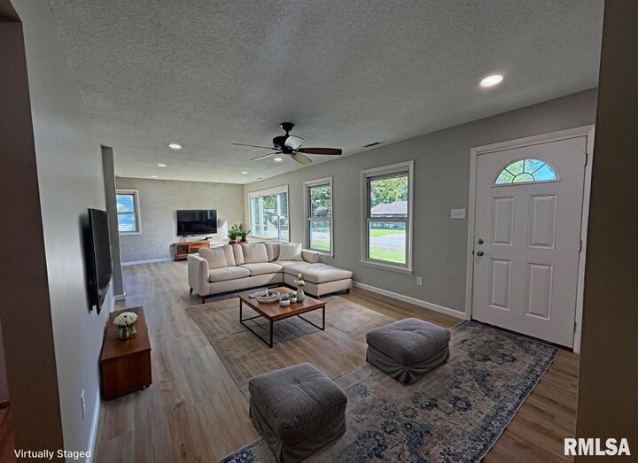 Property Photo:  1350 Sebring Way  IL 62901