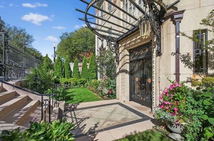 Property Photo: 65 Commonwealth Ave 8B MA 02116