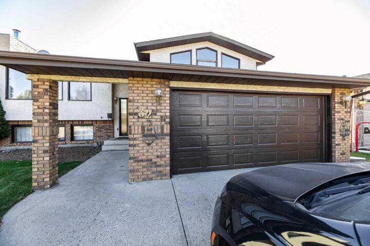 Property Photo:  32 Huget Crescent  AB T4N 6P4 