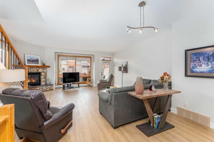 Photo de la propriété: 300 Eagle Terrace Road 2 AB T1W 3E5