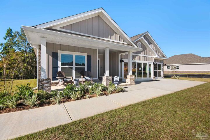 Property Photo: 3451 Crossvine Rd FL 32533