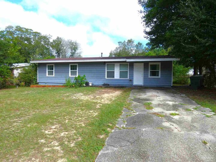 7704 W Gadsden St  Pensacola FL 32506 photo