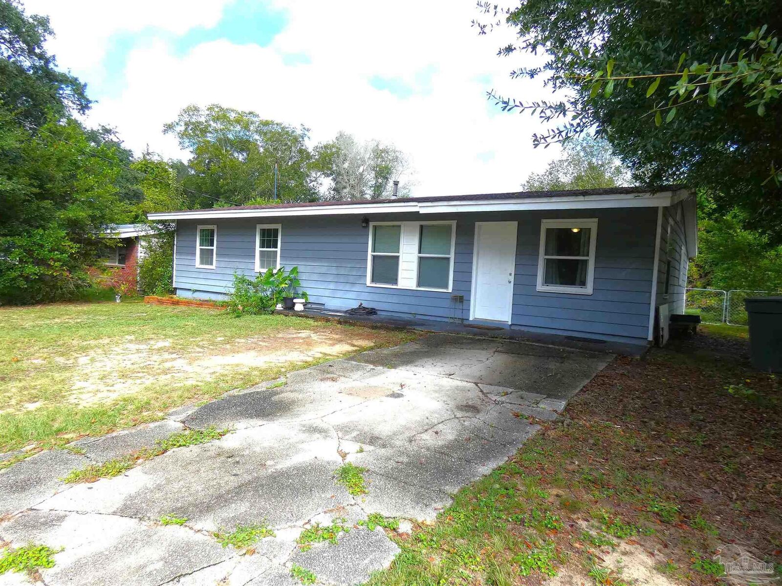 Property Photo: 7704 W Gadsden St FL 32506