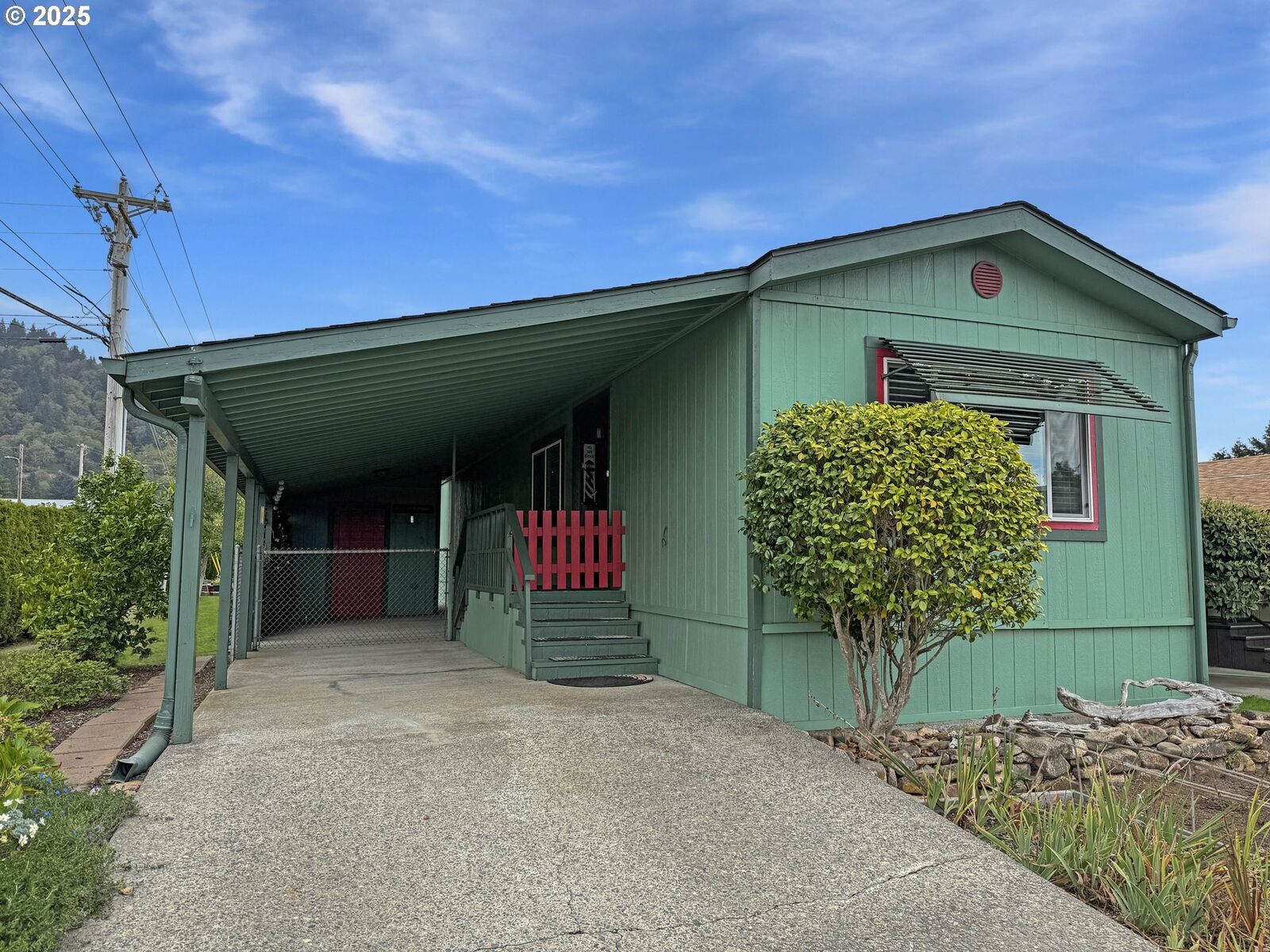 Property Photo: 98042 W Benham Ln 1 OR 97415