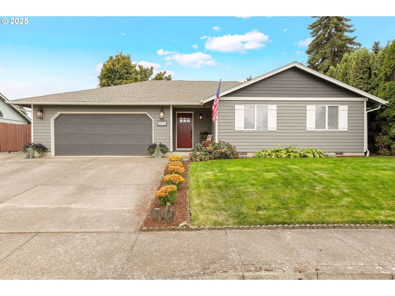 Property Photo:  890 10th Pl  OR 97325 