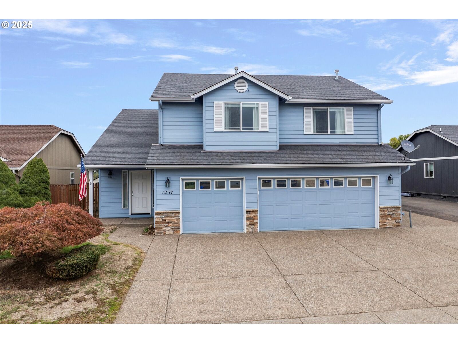 Property Photo: 1237 Mt View Ln OR 97038