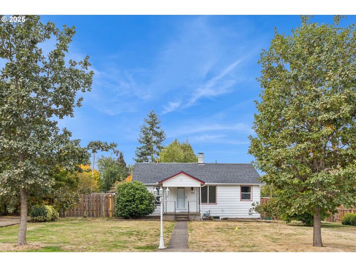 Property Photo: 1905 NE 155th Ave OR 97230