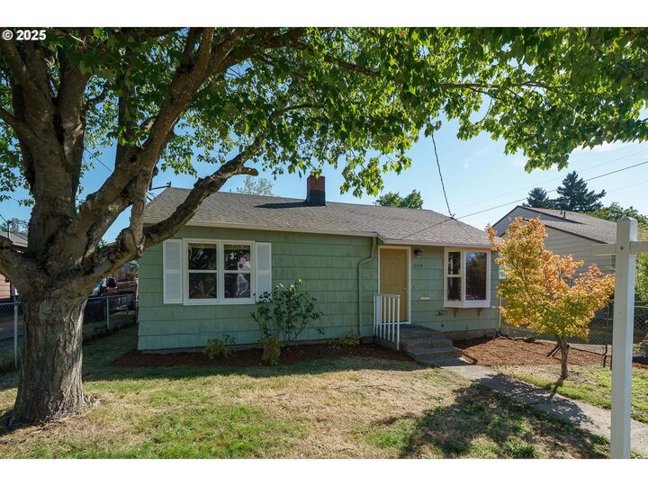 Property Photo:  6124 SE 72nd Ave  OR 97206 