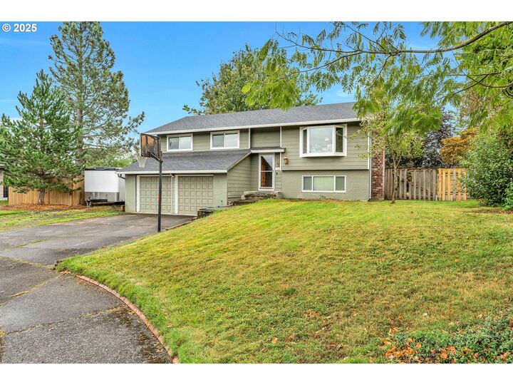 Property Photo:  2154 SE Sandy Ct  OR 97060 