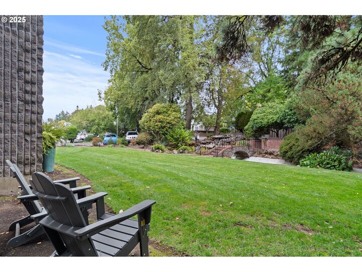 Property Photo:  790 SE Webber St 104  OR 97202 