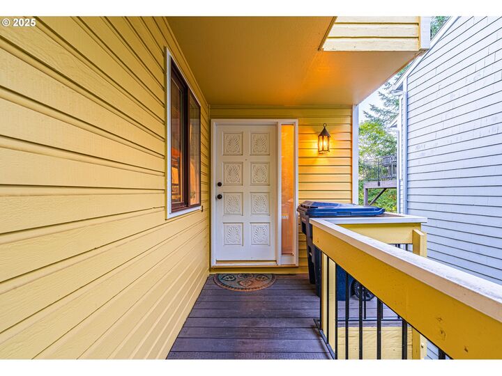 Property Photo: 3817 Colony Oaks Dr OR 97405