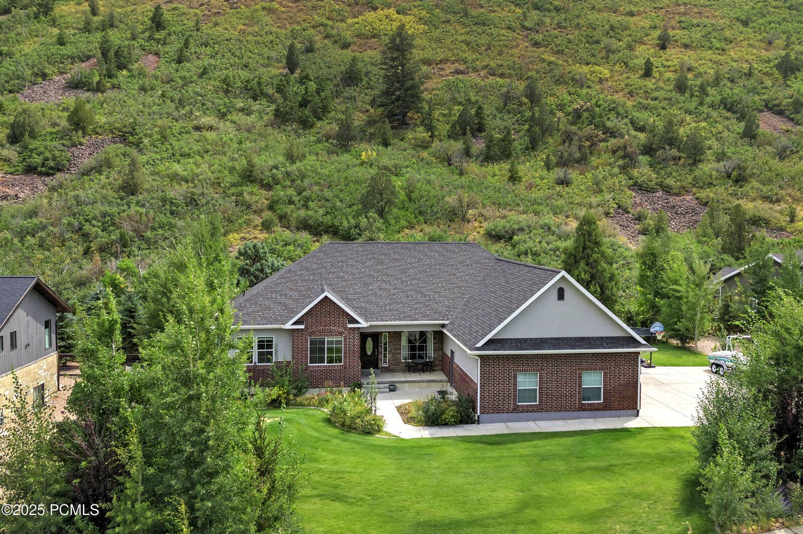 Property Photo: 870 E 350 South UT 84036