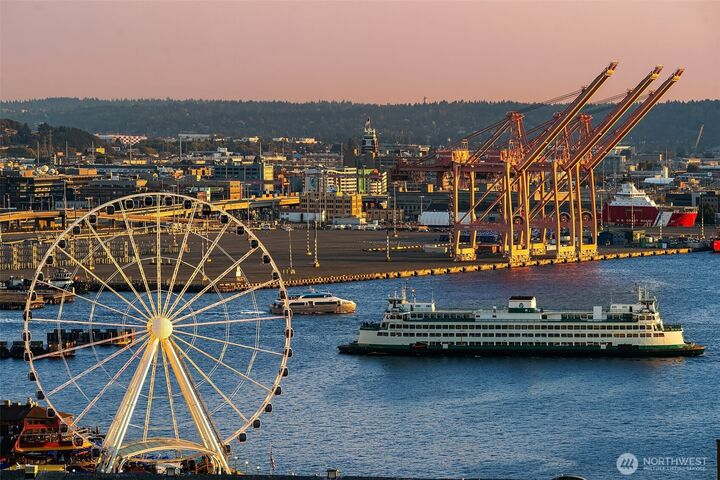 Property Photo:  2125  1st Avenue 1204  WA 98121 