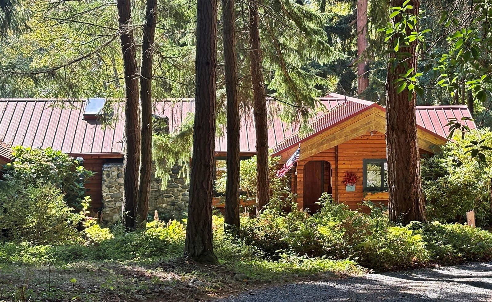 Property Photo: 898 E Meadowood Lane WA 98249