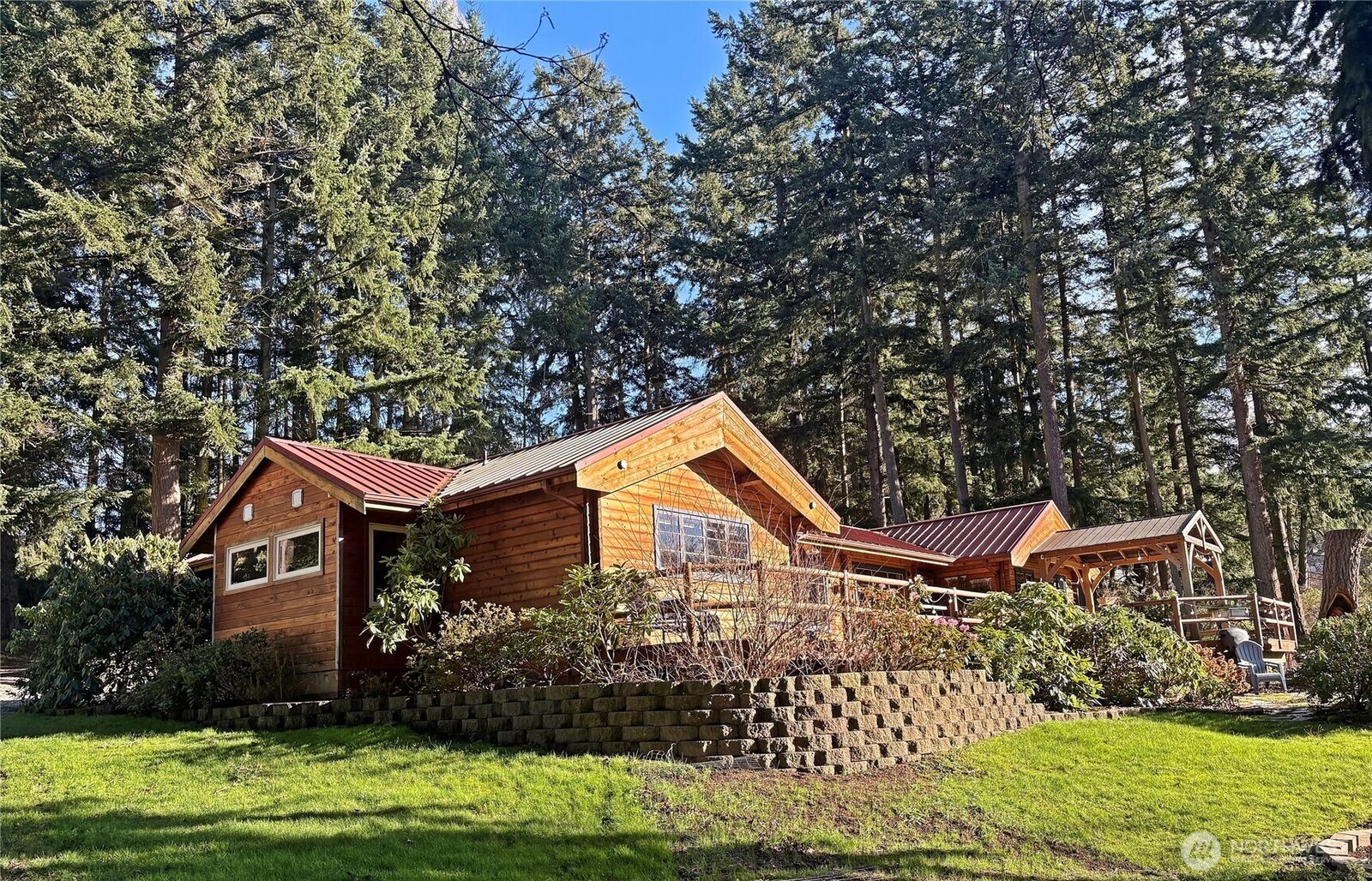 Property Photo: 898 E Meadowood Lane WA 98249