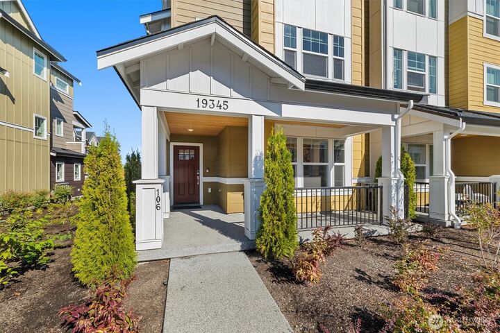 Property Photo: 19345 NE 69th Circle 106 WA 98052