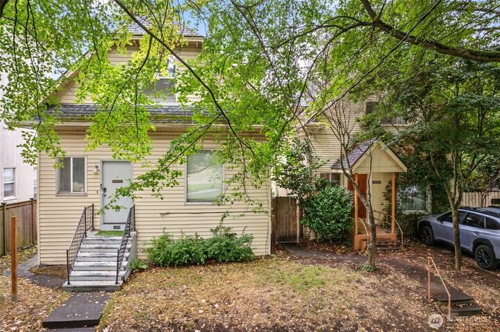 Property Photo: 1008 E Denny Way WA 98122