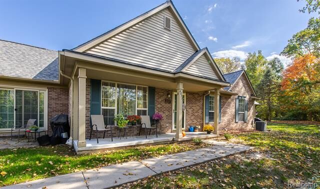 Property Photo: 4091 Stonebridge MI 48442