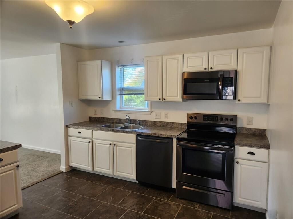 Property Photo:  81 Bayview Avenue 2  RI 02809 