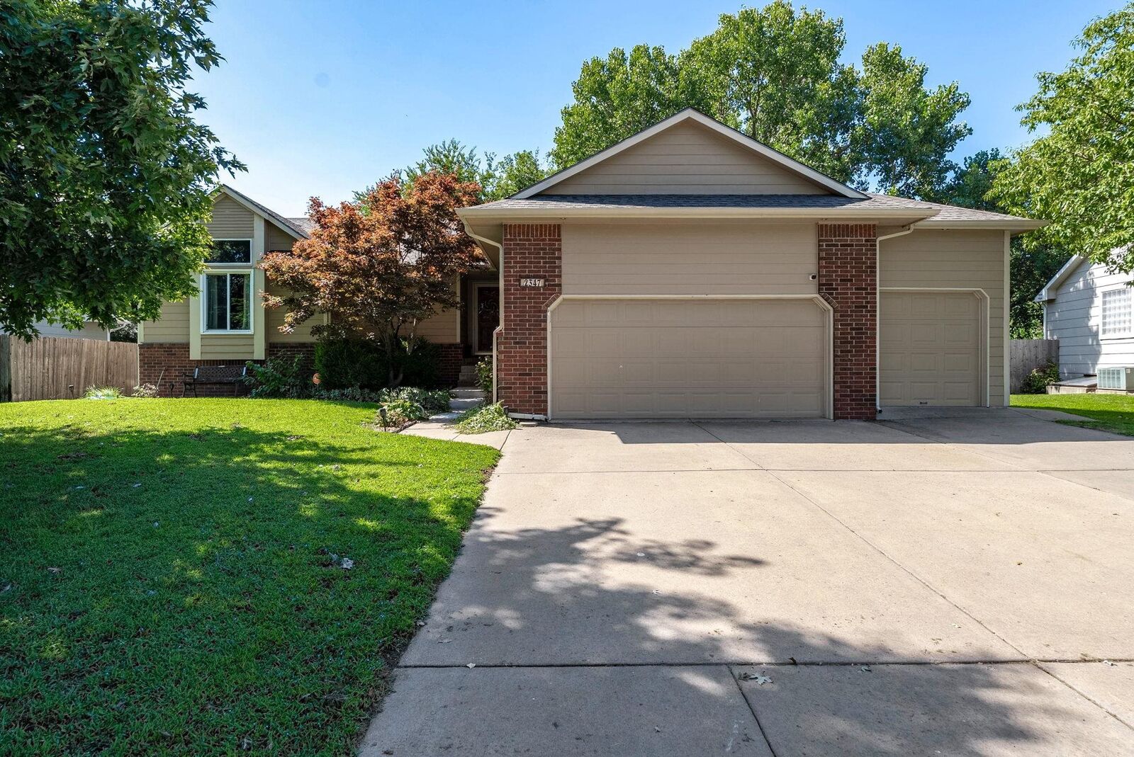 Property Photo: 2347 N Crestline Ct KS 67205