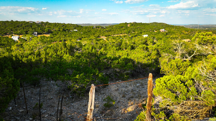 Property Photo: 417 Sparkling Springs TX 78006