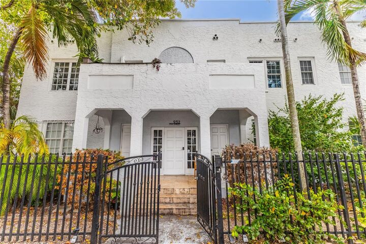 Property Photo: 932 7th St 932A FL 33139