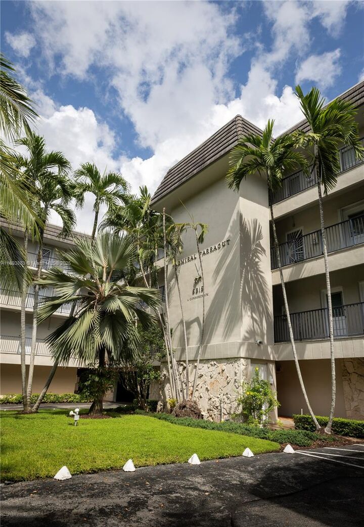 Property Photo: 6815 Edgewater Dr 108 FL 33133