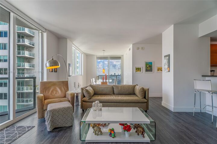 Property Photo: 253 NE 2nd St 3203 FL 33132