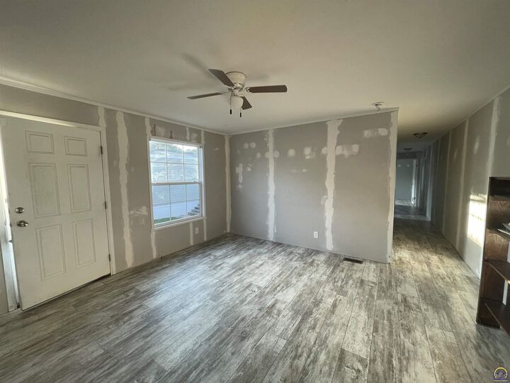 Property Photo: 1900 NW Lyman Rd Unit 272 KS 66608