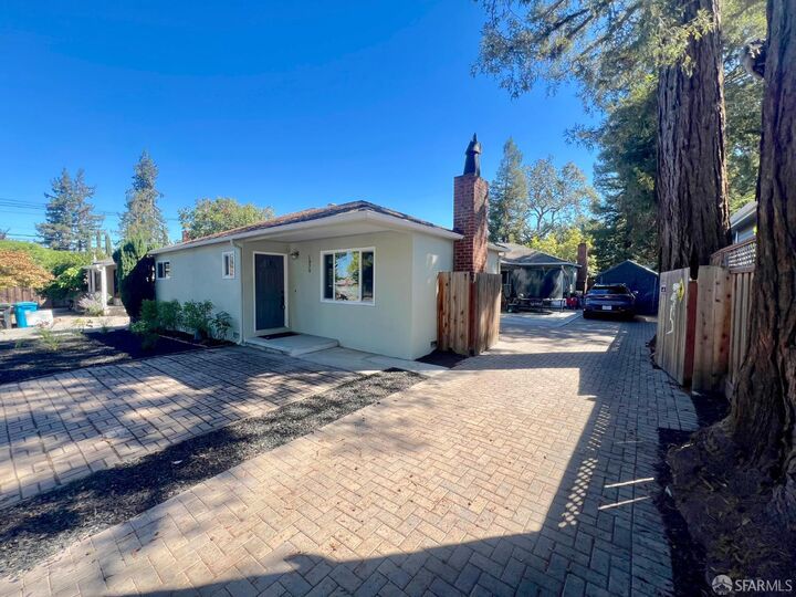 Property Photo: 1029 Redwood Avenue CA 94061