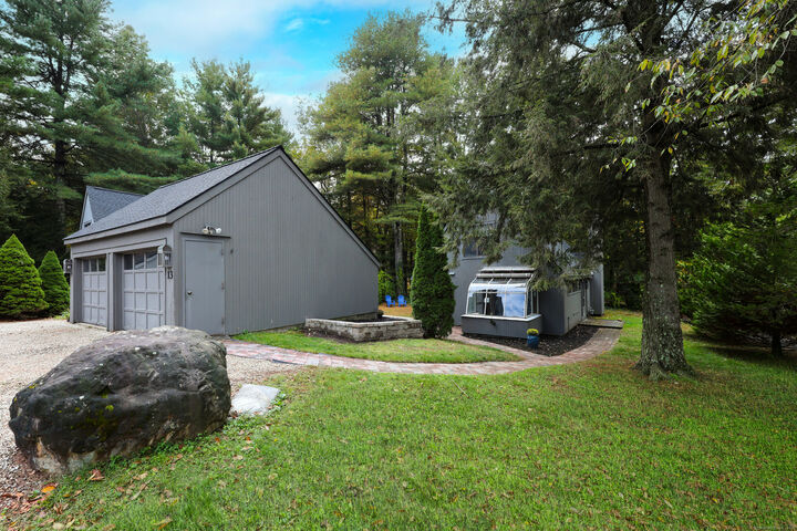 Property Photo: 13 Finch Run 13 CT 06001
