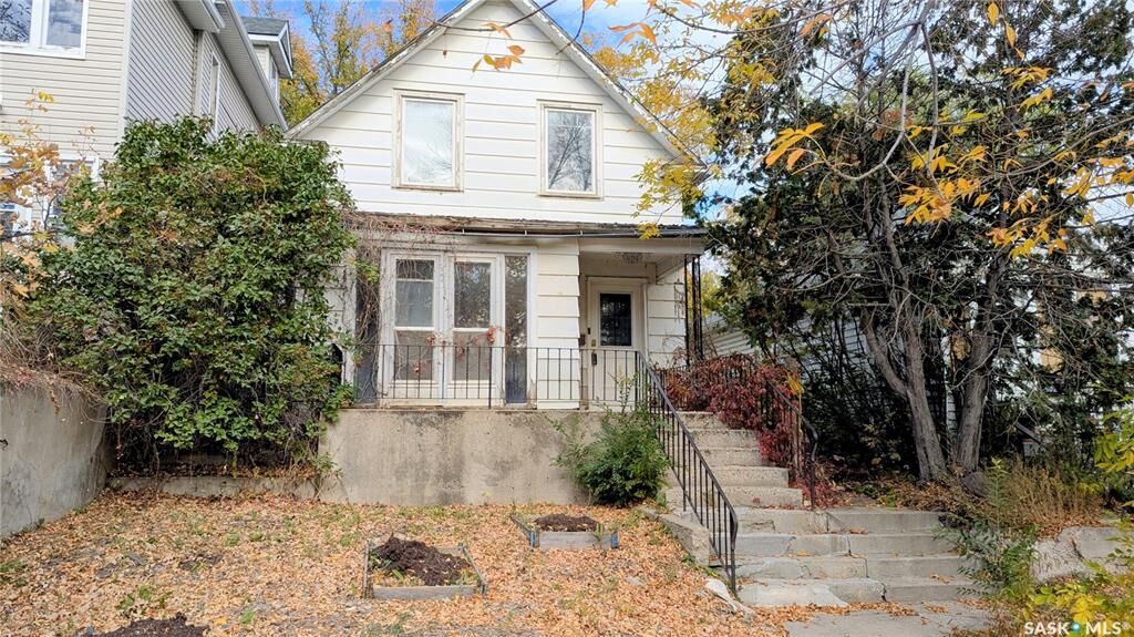 Photo de la propriété:  404 25th Street W  SK S7L 0C8