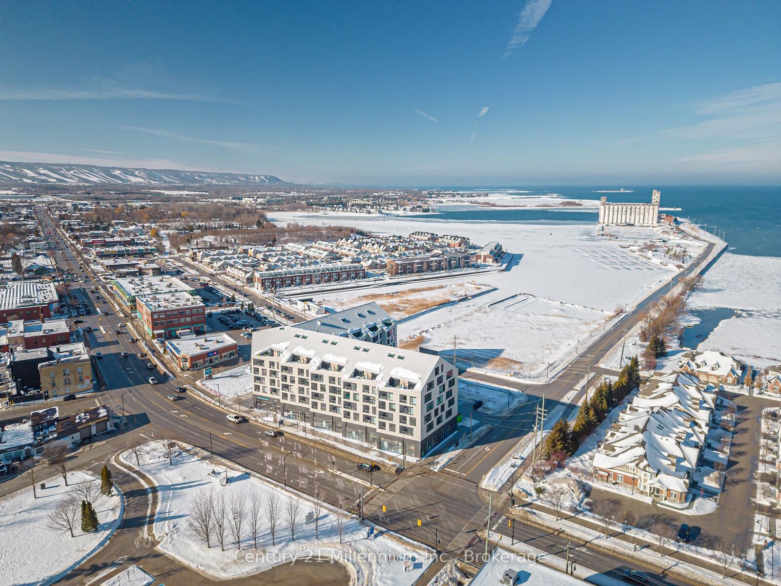 Photo de la propriété:  31 Huron Street 223  ON L9Y 5T7 